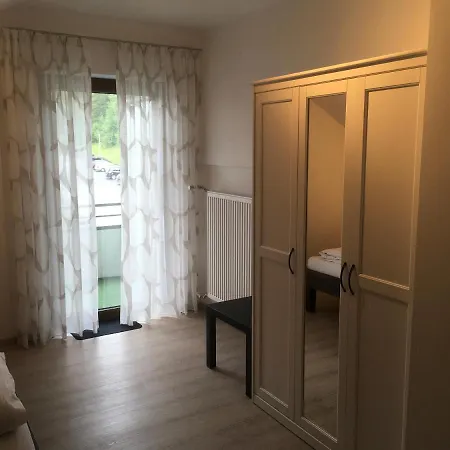 Hotel-pension Zum Paradies 2*