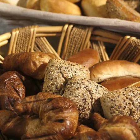 Отель Hotel-pension Zum Paradies 2*