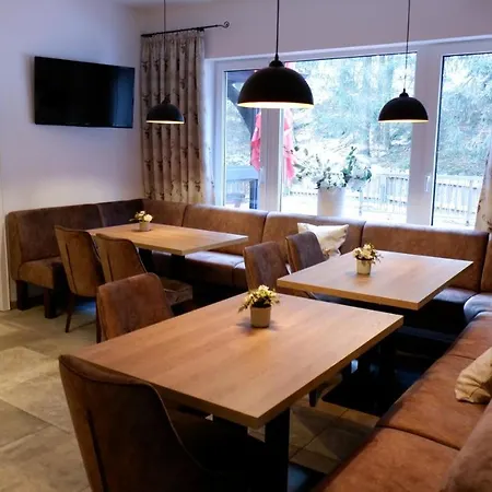 Hotel-pension Zum Paradies 2*