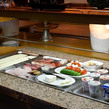 Отель Hotel-pension Zum Paradies 2*