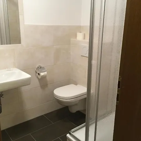 فندق Hotel-pension Zum Paradies 2*