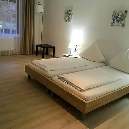 Hotel-pension Zum Paradies Willingen (Upland)