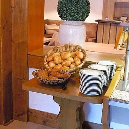 Hotel-pension Zum Paradies 2*